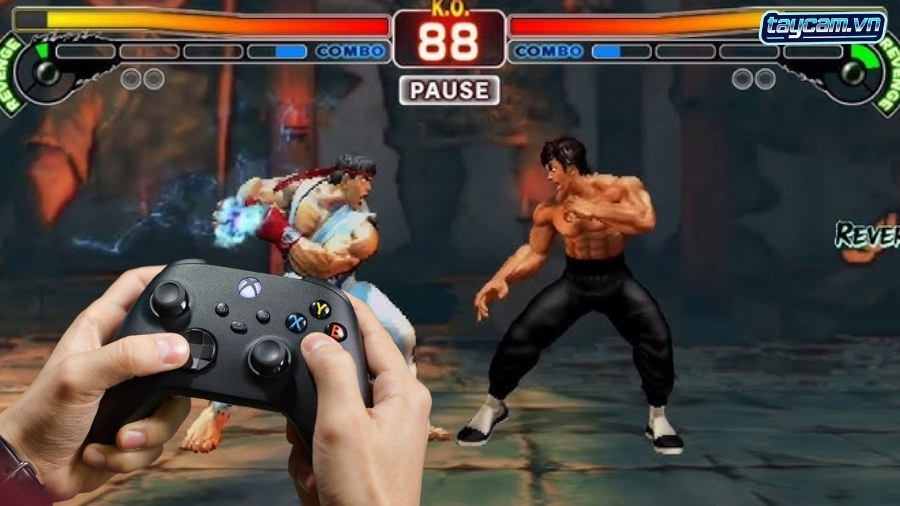 tay cam choi game doi khang